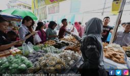 Menikmati Takjil di Pasar Benhil - JPNN.com