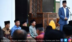 Di Padang, Jokowi Ditodong Pertanyaan soal TKA Tiongkok - JPNN.com