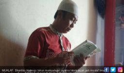 Koko Mualaf, Menangis Peluk Ayahnya yang Seorang Pendeta - JPNN.com