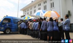 THR PNS Upaya Jokowi Raup Suara dari Kalangan Birokrasi? - JPNN.com