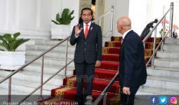 Ssttt..Jokowi Kumpulkan Pimpinan Lembaga Survei di Istana - JPNN.com