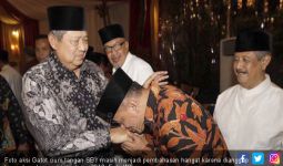 Ciuman Gatot ke Tangan SBY Tak Otomatis Berbuah Dukungan PD - JPNN.com