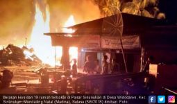 Kebakaran Hebat di Madina, Belasan Kios dan 19 Rumah Hangus - JPNN.com