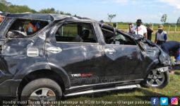 Mobil Terlempar dari Tol Ngawi – Wilangan, Remuk - JPNN.com
