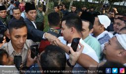 Ribuan Orang Rela Antre Demi Bersalaman dengan Pak Jokowi - JPNN.com