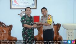Lanal Denpasar - Satbrimob Polda Bali Mempererat Silaturahmi - JPNN.com