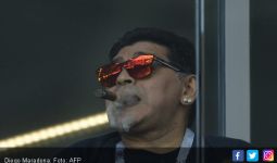 Diego Maradona Bikin Ulah saat Laga Argentina vs Islandia - JPNN.com