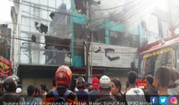 Kebakaran Hebat di Medan, 7 Rumah dan 3 Ruko Hangus Terbakar - JPNN.com