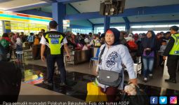 Sebanyak 45.662 Penumpang Pejalan Kaki Kembali ke Jawa - JPNN.com
