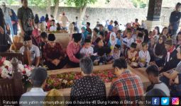 Penuh Haru dan Tangis, Anak Yatim Berdoa di Haul Bung Karno - JPNN.com