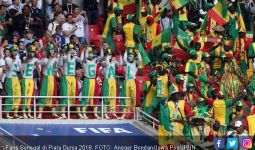 Piala Dunia 2018: Aksi Fan Jepang & Senegal Bersihkan Sampah - JPNN.com