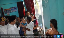Mensos Serahkan Santunan pada Korban Keracunan Gas di Lombok - JPNN.com