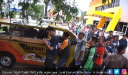 Khawatir Denda, Ratusan Wajib Pajak Serbu Samsat Palembang - JPNN.com