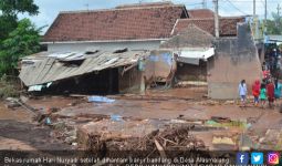 Ganasnya Banjir Bandang Alasmalang Jumat Pagi, Hancur Lebur - JPNN.com