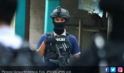 Densus 88 Geledah Rumah Penyerang Pospol Lamongan - JPNN.com