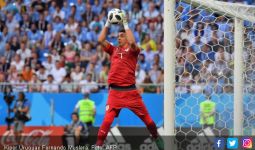 Piala Dunia 2018: Kiper Uruguay Catat Sejarah Mengagumkan - JPNN.com