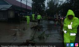 Atasi Banjir, Polda Maluku Terjunkan Brimob dan Sabhara - JPNN.com