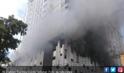 Apartemen Mewah Terbakar di Medan, Asap Hitam Membubung - JPNN.com
