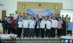 Kemnaker Sosialisasikan Hubungan Industrial pada Siswa SMK - JPNN.com