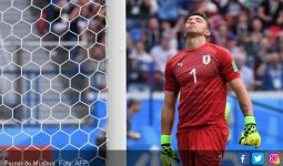 Detik - Detik Nasib Sial Menimpa Fernando Muslera, Kasihan - JPNN.com