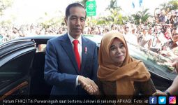 Titi Pimpin Unjuk Rasa Honorer K2 Tolak Seleksi CPNS 2018 - JPNN.com
