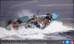 KM Bunga Hati Terbalik, 13 Nelayan Masih Hilang - JPNN.com