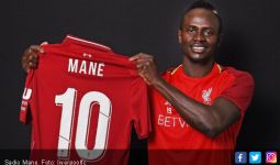 Sambil Tersenyum, Sadio Mane Pamer Nomor Baru di Liverpool - JPNN.com