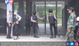 Densus 88 Geledah Gedung HT Sumantri, duh Ternyata! - JPNN.com