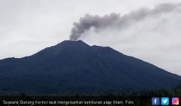 Semburan Asap Gunung Kerinci dan Gempa Bikin Warga Khawatir - JPNN.com
