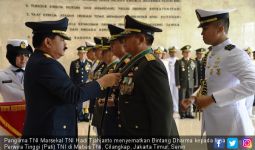 Lima Perwira Tinggi TNI Terima Bintang Dharma - JPNN.com