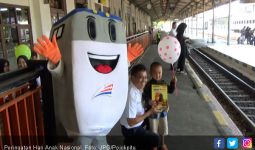 Stasiun Kereta Api Bagi Hadiah di Hari Anak Nasional - JPNN.com