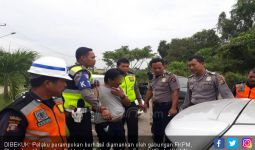 Dikejar Polisi, Pencuri Nabrak Trotoar, Syukurin! - JPNN.com