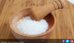 Mitos atau Fakta? Minum Air Garam Baik Untuk Kesehatan - JPNN.com