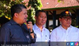 Fahri Hamzah Serahkan Bantuan DPR Untuk Korban Gempa NTB - JPNN.com