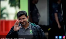 Alfredo Mundur dari Persebaya: Terima Kasih, Coach! - JPNN.com