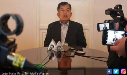 Keras, Ungkapan Kekecewaan JK Ambulans PMI Dituduh Bawa Batu Bagi Pedemo - JPNN.com