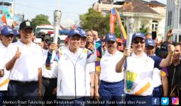Dukung Asian Games, Menteri Nasir Bawa Obor di Bukittinggi - JPNN.com