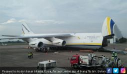 Lihat, Antonov Mendarat di Batam, Mau Angkut Pipa ke Nigeria - JPNN.com