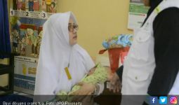 Bayi Malang Terbungkus Kain Batik, Tergeletak di Depan Rumah Warga - JPNN.com