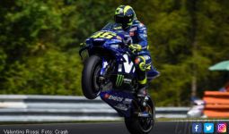 Wow! Valentino Rossi Pimpin 10 Pembalap ke Q2 MotoGP Ceko - JPNN.com
