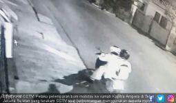 Hayo, Siapa Terekam CCTV Lemparkan Molotov ke Rumah Kapitra? - JPNN.com