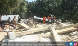 Pura di Bali Ikut Hancur Akibat Gempa Lombok - JPNN.com