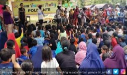 Aksi Polwan Hilangkan Trauma Anak-anak Korban Gempa Lombok - JPNN.com
