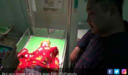 Bayi Dibuang di Dapur Warga, Hanya Dibungkus Handuk - JPNN.com