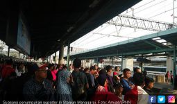 Ratusan Suporter Timnas Menumpuk di Manggarai - JPNN.com