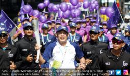 Bos dan Karyawan Combiphar Ramaikan Torch Relay Asian Games - JPNN.com