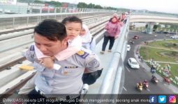 LRT Sumsel Mogok Lagi, Penumpang Dievakuasi Lewat Walk Way - JPNN.com