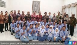 Siswa Mengenal Nusantara Diberangkatkan dari Maluku ke Riau - JPNN.com