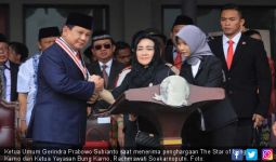 Seperti 3 Diktator Ini, Prabowo Dapat Penghargaan dari UBK - JPNN.com
