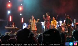 Arsy Widianto dan Brisia J Menangis di Prambanan Jazz 2018 - JPNN.com